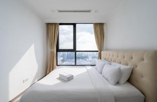 Hang Xanh Apartment | The Grand Residence at Vinhomes