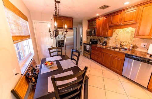 Mango Groves House | THE GREAT ESCAPE - Private bungalow w/beautiful, native Florida landscaping