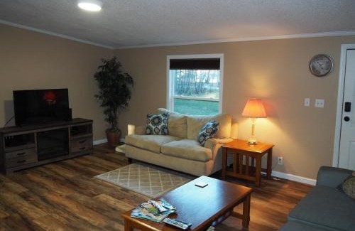 Interlochen House | The Green Lake Getaway - Shared Lake Access!