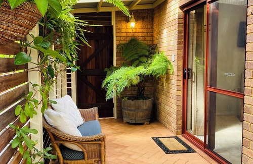 Margaret River Apartment | The Green Room. Self Contained King Suite on a beautiful property.