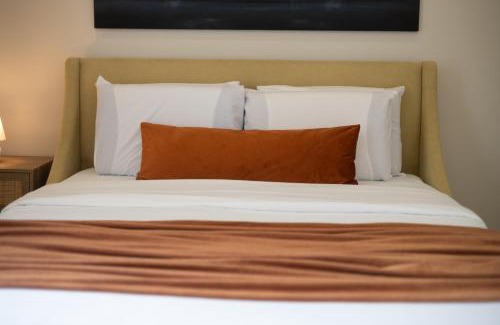 Cote-Des-Neiges—Notre-Dame-De-Grace Apartment | The Gridline NDG MTL 2BR Retreat
