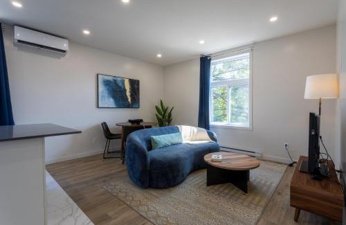 Cote-Des-Neiges—Notre-Dame-De-Grace Apartment | The Gridline NDG MTL 2BR Retreat