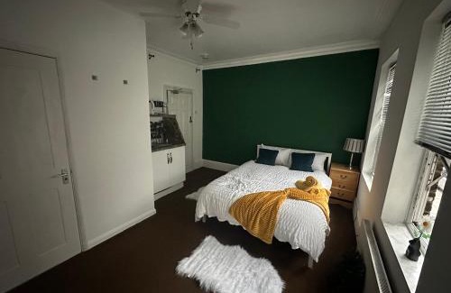 Glyndon House | The Griffen Lodge