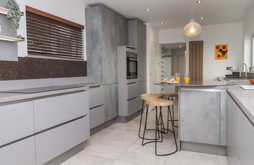 Torquay City Centre Cottage | The Grottoes