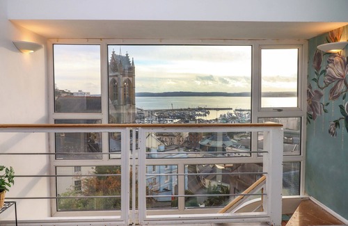 Torquay City Centre Cottage | The Grottoes