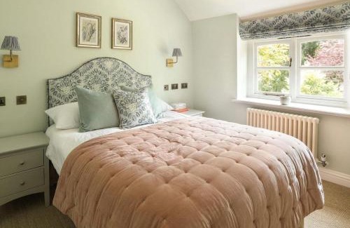 Salperton House | The Grove Escape