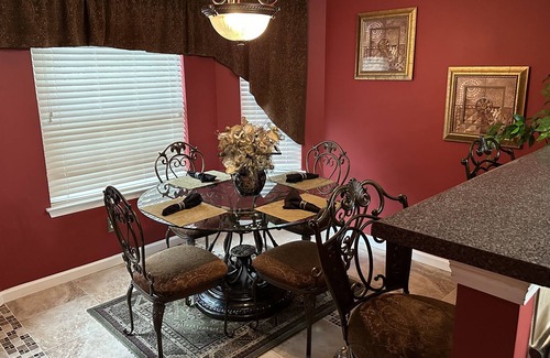 Fairburn House | The Grove! This is a beautiful 4 bedrooms and 3 bathroom house!!