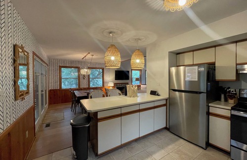 Ocean Sands Cottage | The Half Shell, Oceanside Beach Cottage, 6 min walk to beach