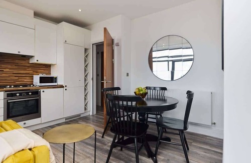 Harlesden Apartment | The Harlesden Classic - Lovely 2 Bdr Flat