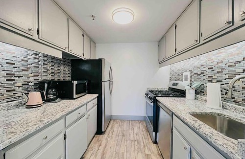 Downtown Hartford Apartment | The Hartford Skyline - Stylish Downtown Condo with Wifi Gym