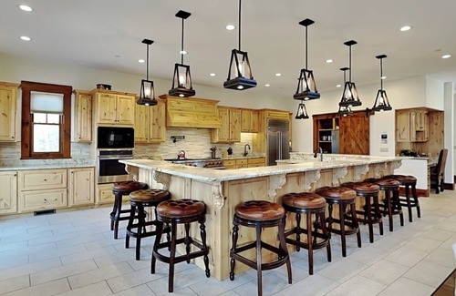 Oakland House | The Haven | Lakefront + 8 Suites, Pvt Indoor Pool, Hot Tub, Dock!