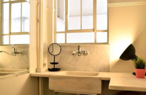 Neapoli Apartment | The Heart Of Athens - Perfect Retreat For 2 Guests