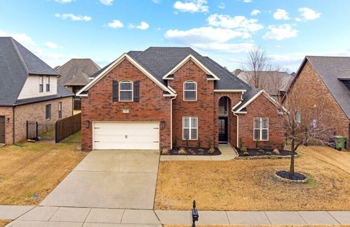 Benton County House | The Hearth House - Quiet Rogers Retreat