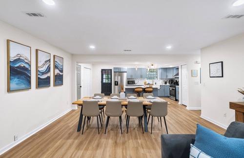 Stockbridge House | The Hidden Oasis-Beautiful 4 bdrm home in Jonesboro minutes away from Atlanta!