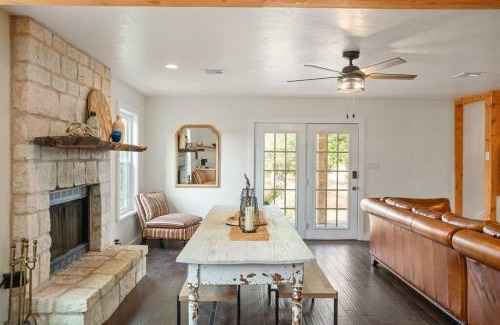 Fredericksburg House | The Hidden Tavern House With Private Hot Tub