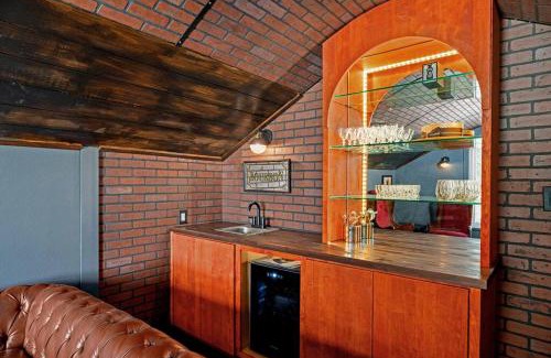 Fredericksburg House | The Hidden Tavern House With Private Hot Tub