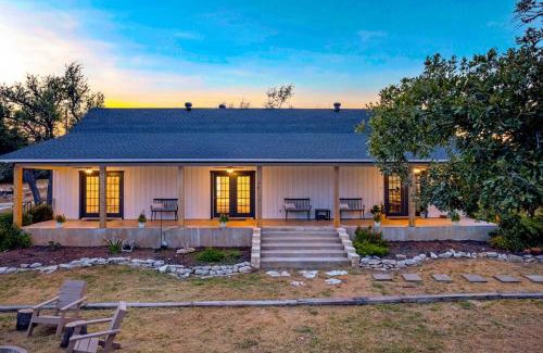 Fredericksburg House | The Hidden Tavern House With Private Hot Tub