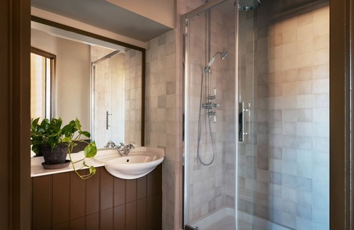 North East Derbyshire Hotel | THE HIDE