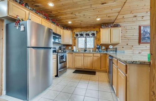 Piney Flats House | The Hideaway Cabin-Piney Flats- Tri-Cities- Bristol Motor Speedway