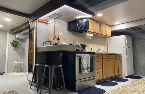 Troy Apartment | `The Hideaway` Modern Apartment w/Sauna and Grill