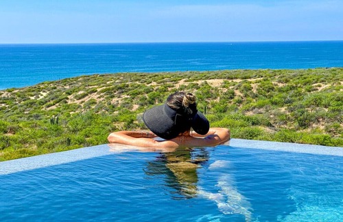 Vinorama House | The Hideaway Loft @ New Seaside Villa w/Infinity Pool, Heated Spa, Beach & Surf