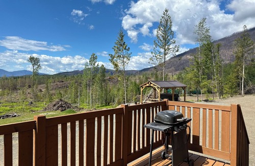 Magna bay Cabin | The Hideout Cabin 2 with Hot tub!