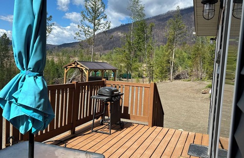 Magna bay Cabin | The Hideout Cabin 2 with Hot tub!