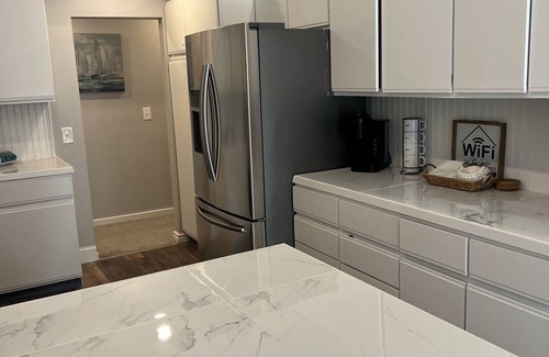 Kenyon Apartment | The Hideout - Woodsy Retreat 10 minutes from Charlestown Beach