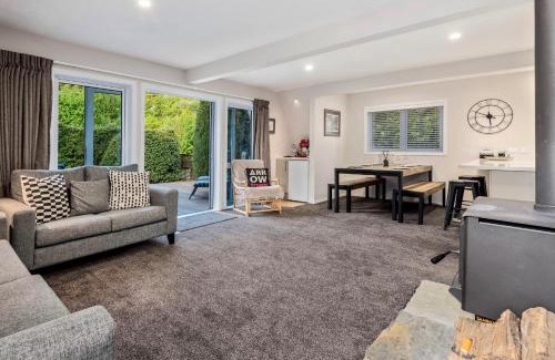 Arrowtown House | The Hillvue with Spa - Arrowtown Holiday Home