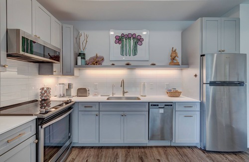 River District Apartment | The Hive 202 King Balcony by BlueStar