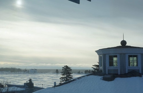 Grand Marais House | The Horizon- Award Winning- Sauna Available for a fee