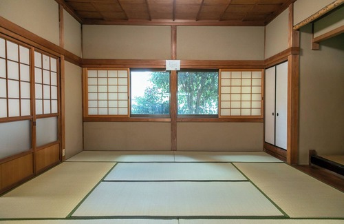 Sennan District House | The hotel can accommodate up to 12 people, 132 ㎡ of space, 35 minutes from Kansai Airport, 1 minute walk from Takako Station on the Nankai Main Line, and ideal for exploring Osaka and Wakayama.