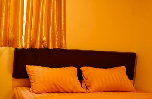 Chana Songkhram Hotel | The House Hostel