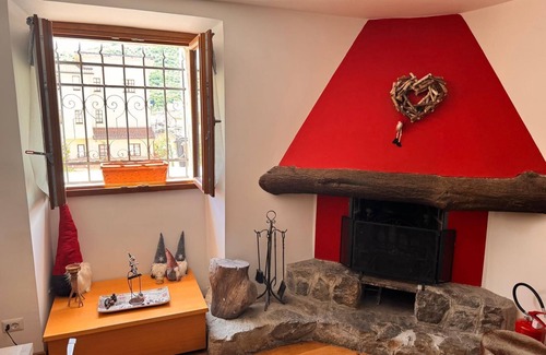Ovindoli Apartment | The House of the Red Fireplace