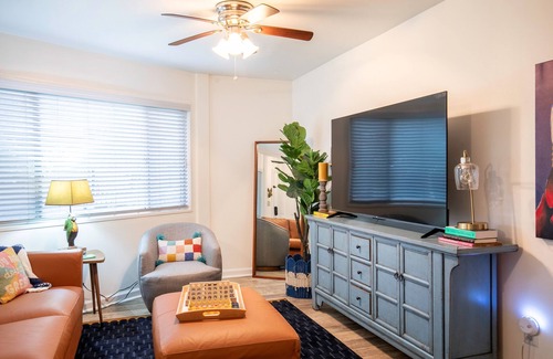 Oxford House | The Hutt, 2BR Chic Condo by Velvet Ditch Villas