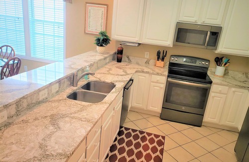 Surfside Beach House | The Ideal Vacation ~ Private POOL, Perfect Location ~ Spacious & Clean