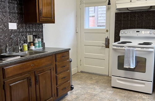 Concordia House | The Inn at 210 - Comfortable and clean historic home