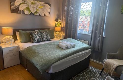 Acocks Green House | The Inn Premium Room For Family & Solo in Birmingham