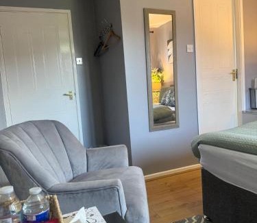Acocks Green House | The Inn Premium Room For Family & Solo in Birmingham