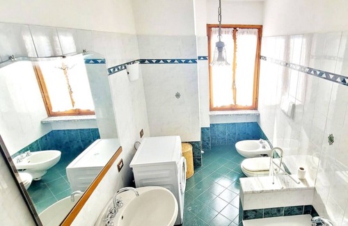 Introbio House | The Introbio Villa with Garden