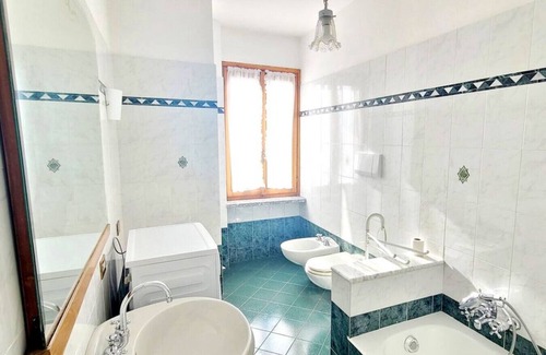 Introbio House | The Introbio Villa with Garden