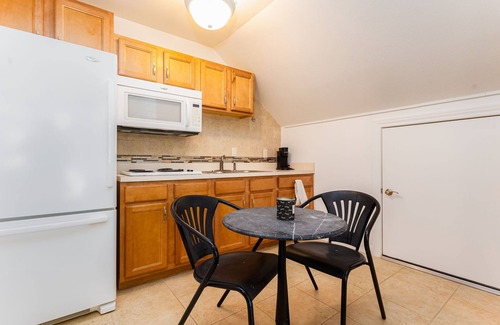 Northeast South Bend House | The Irish Grand | 4BR Home | 0.5 Mi to Campus | Sleeps 20