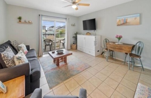 Carolina Beach Condo | The Island Gem 1 Bedroom Condo by Redawning