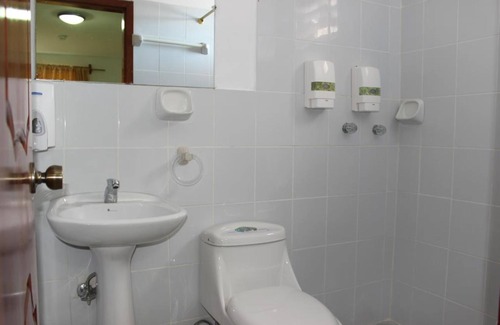 Puerto Ayora Hotel | The Island Home