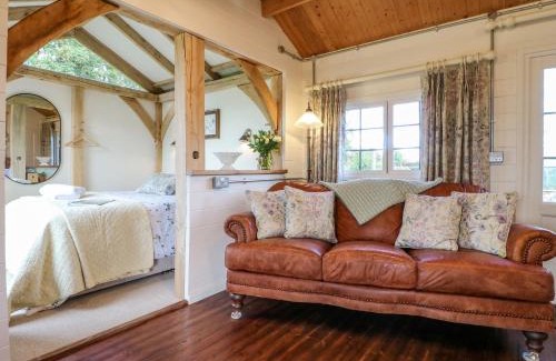 Rugeley House | The Jenny Wrennery