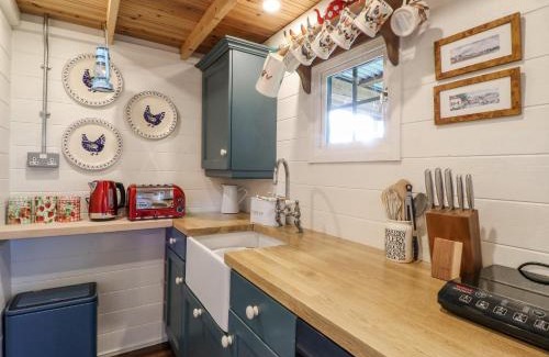 Rugeley House | The Jenny Wrennery