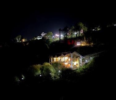 Fagu Hotel | The Kufri Retreat I Vacations I Conference I MICE I Family Events I Open Air Terrace I Sky Bonfire I Charvi Retreat by Exotic Stays