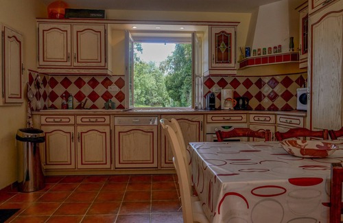 Saint-Paul-Trois-Chateaux Ski Chalet | The Little House on the Hill with Pool and Petanque Court – Drôme Provençale
