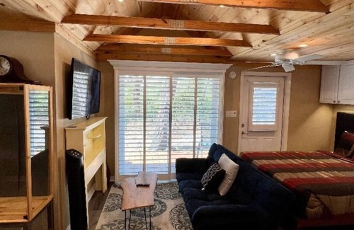 Lake Alfred Cabin | The Lake Alfred Citrus Wood Guest Cabinnn