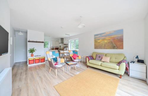 Christchurch House | The Lake House-an utterly private cabin on nature reserve & hot tub